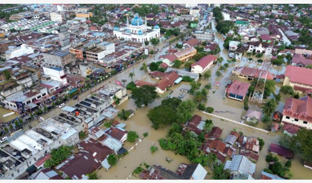 Endonezya'nın Aceh eyaletinde sel etkili oldu