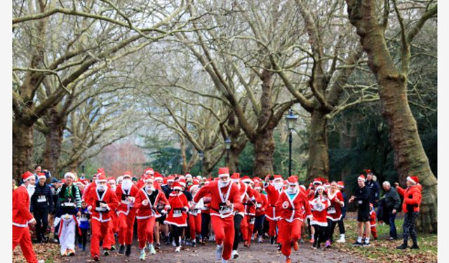 Londra'da Noel Baba koşusu düzenlendi