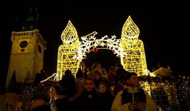 Prag'daki Noel pazarına yoğun ilgi