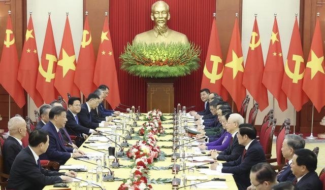 Xi, Çin ve Vietnam'ı sosyalizme sahip çıkmaya çağırdı