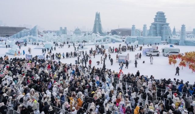 Çin'in buz şehri Harbin yeni yıl tatilinde turizm patlaması yaşadı