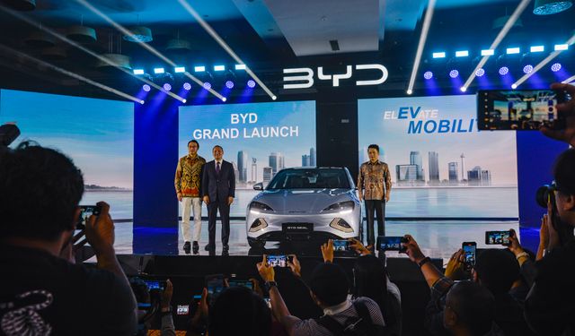 Çinli NEV devi BYD, Avrupa'daki en önemli showroomunu Paris'te açtı