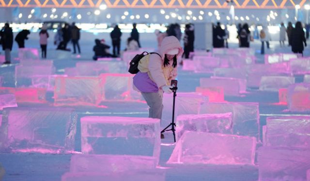 Çin'de düzenlenen Buz ve Kar Festivali renkli görüntülere sahne oldu