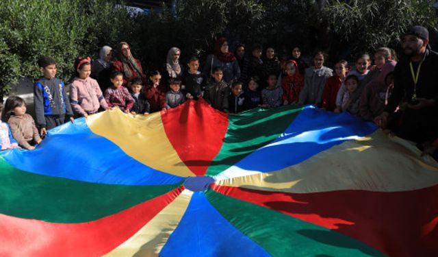 Gazze'de gönüllüler çocuklara destek faaliyetleri düzenliyor