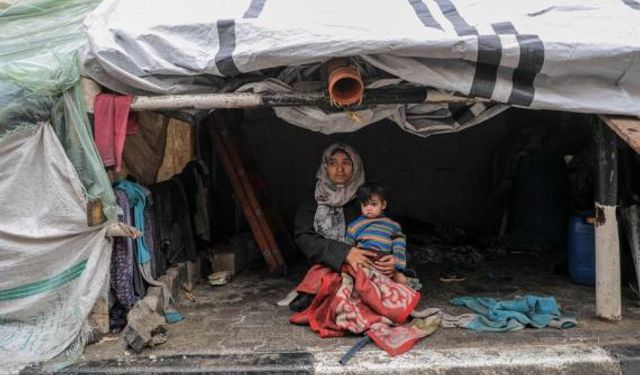 Gazze'deki kötü hava koşulları temel ihtiyaçlara ulaşamayan Filistinlilerin yaşamını daha da zorlaştırdı