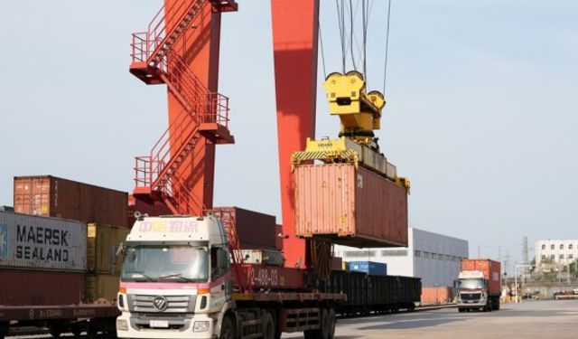 Çin-Kazakistan lojistik üssünde 500.000 TEU'nun üzerinde yük işlem gördü