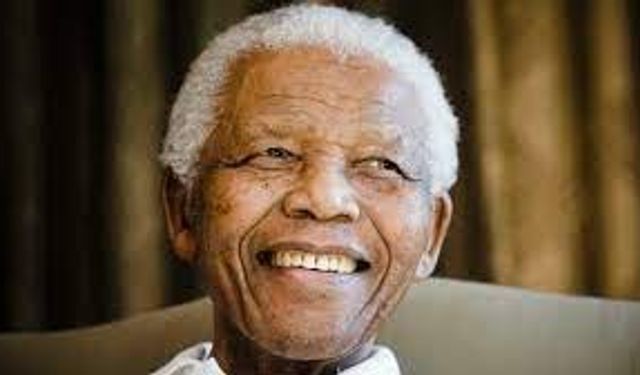 Nelson Mandela'nın kişisel eşyalarının satışa çıkarılacağı açık artırma askıya alındı