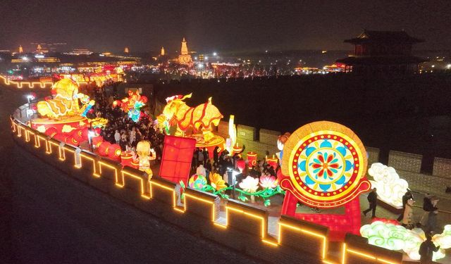 Çin'in Hebei eyaletinde Bahar Bayramı'na özel fener gösterisi düzenlendi