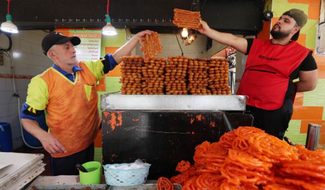 Cezayir'in geleneksel tatlısı Zalabia, Ramazan'a lezzet katıyor