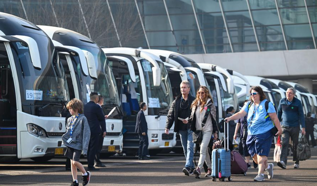 1.800'den fazla turist taşıyan kruvaziyer gemisi Çin'in Tianjin kentine yanaştı