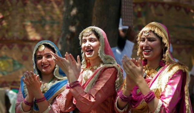 Hindistan'da Baisakhi festivali coşkuyla kutlanıyor