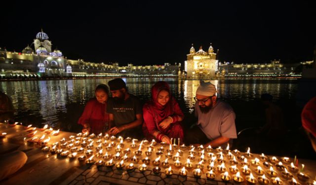 Hindistan'da Baisakhi Festivali kutlandı