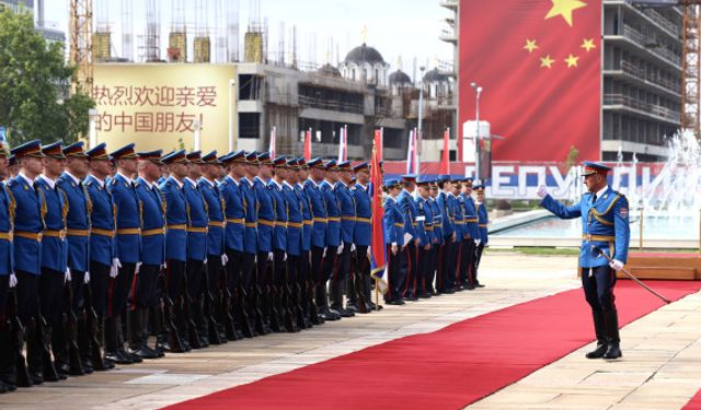 Çin Cumhurbaşkanı Xi için Belgrad'da karşılama töreni düzenlendi