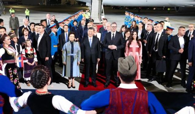 Çin Cumhurbaşkanı Xi, Sırbistan'a resmi ziyaret gerçekleştirmek üzere Belgrad'a gitti