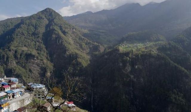 Çin yapımı dronlar Nepal'deki dağlardan çöp toplamak için kullanılacak