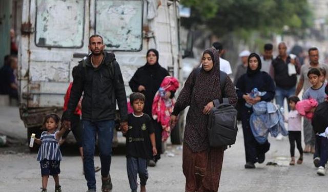 İsrail saldırıları yoğunlaşırken Filistinliler Refah kentini terk ediyor