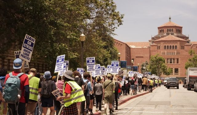 Kaliforniya Üniversitesi akademisyenleri üniversitenin Filistin tutumunu protesto etti