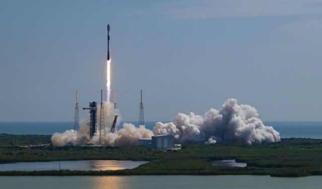 SpaceX uzaya 23 adet Starlink internet uydusu daha gönderdi