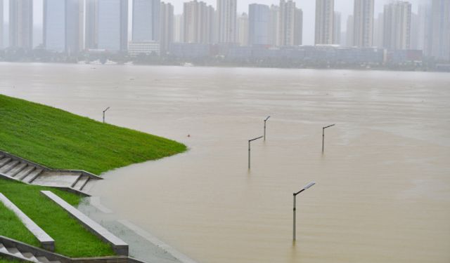 Çin'in Changsha kentinde su seviyesi sağanak yağışlar nedeniyle kritik seviyeyi aştı