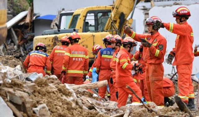 Çin'in Hunan eyaletinde şiddetli yağışlar toprak kaymasına yol açtı: 8 ölü