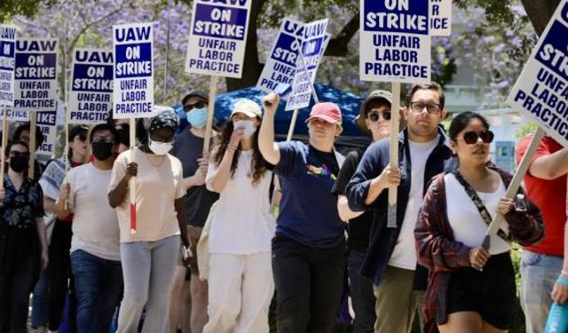 Kaliforniya Üniversitesi'nde akademisyenler, üniversitenin Filistin yaklaşımını protesto etti