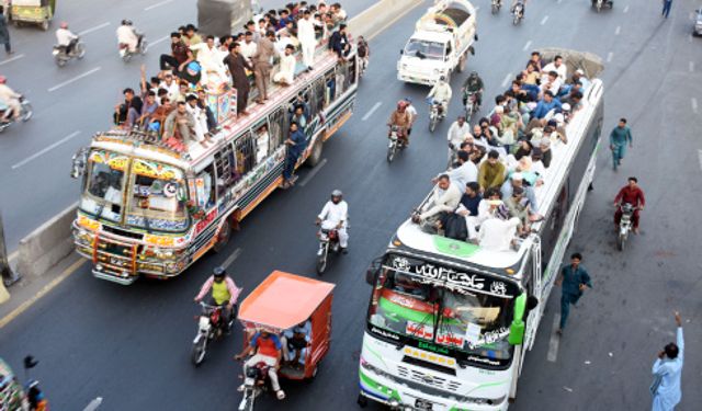 Pakistan'da Kurban Bayramı'nda seyahat telaşı