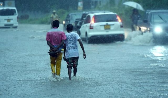 Sri Lanka'da şiddetli yağışlar nedeniyle büyük sel alarmı verildi