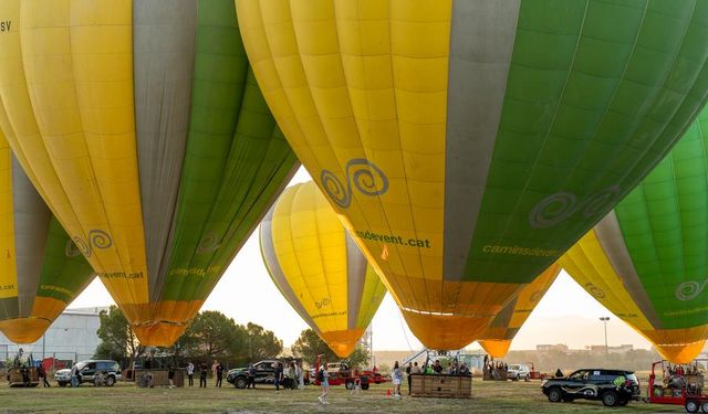 İspanya'da düzenlenen Avrupa Balon Festivali renkli görüntülere sahne oldu