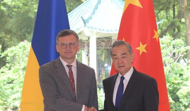 Çin Dışişleri Bakanı Wang, Ukraynalı mevkidaşı Kuleba ile görüştü