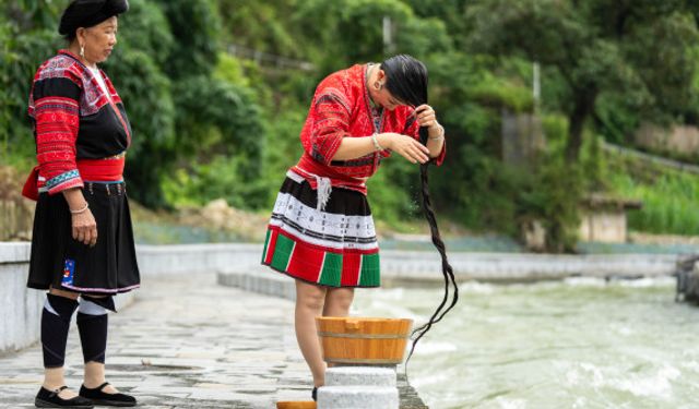 Çin'in Guangxi bölgesindeki uzun saçlılar köyü turistlerin ilgi odağı oldu