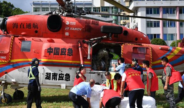 Çin'in Hunan eyaletinde selden etkilenen bölgelere helikopterlerle yardım gönderildi