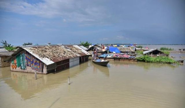 Hindistan'ın Assam eyaletini etkisi altına alan sellerde ölü sayısı 72'ye yükseldi