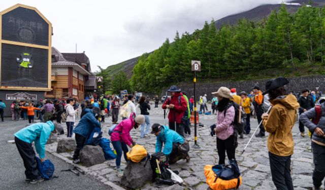 Japonya'daki Fuji Dağı'nda tırmanış sezonu açıldı