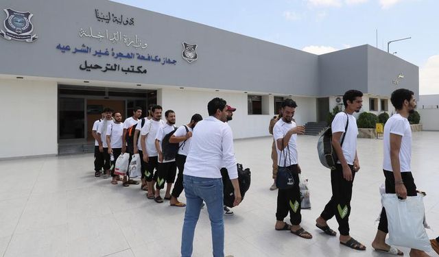 Libya, 700'den fazla kaçak göçmeni ülkelerine geri gönderdi