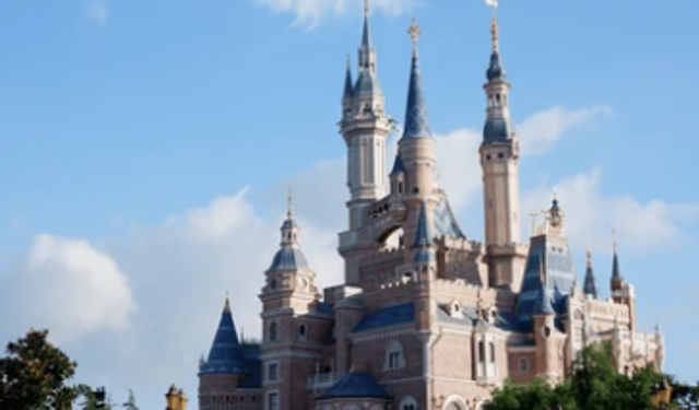 Shanghai Disneyland, Örümcek Adam hız trenini faaliyete geçiriyor