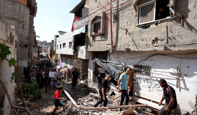 İsrail, Batı Şeria'daki Tulkerim Mülteci Kampı'nı vurdu: 3 ölü