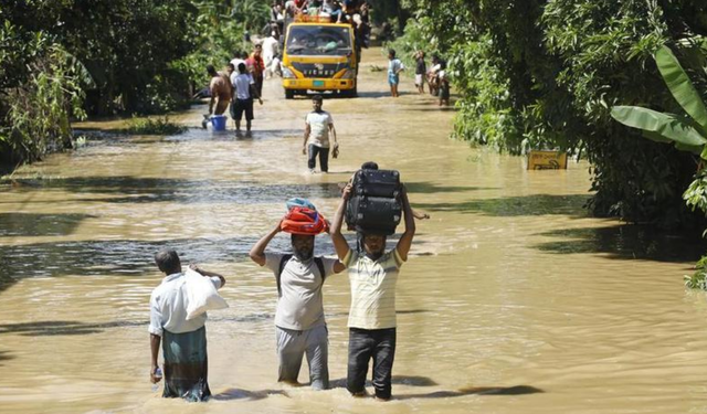 Çin, Bangladeş'teki sel bölgelerine yardımda bulundu