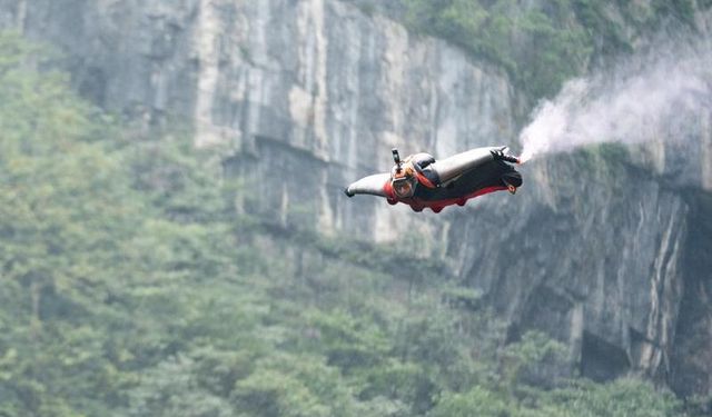 Çin'in Tianmen Dağı'nda Wingsuit Uçuşları Dünya Şampiyonası düzenlendi