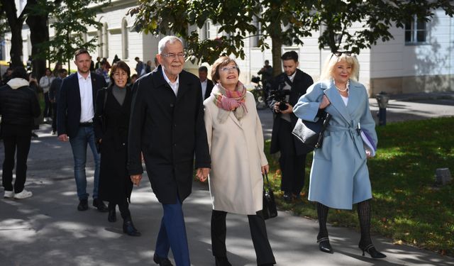 Avusturya'daki genel seçimlerde aşırı sağcı Özgürlük Partisi önde