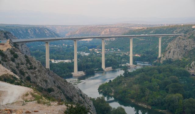 Bosna Hersek'te Çinli ve Azerbaycanlı şirketler tarafından inşa edilen karayolu kullanıma açıldı