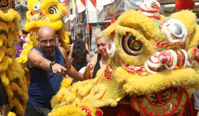 Brezilya'da Güz Ortası Festivali eğlenceli görüntülere sahne oldu