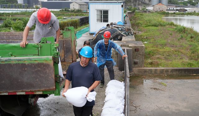 Çin'in Shanghai kentinde yüz binlerce kişi Pulasan Tayfunu nedeniyle tahliye edildi