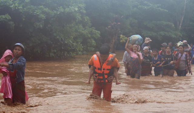 Myanmar'daki sellerde hayatını kaybedenlerin sayısı 419'a yükseldi