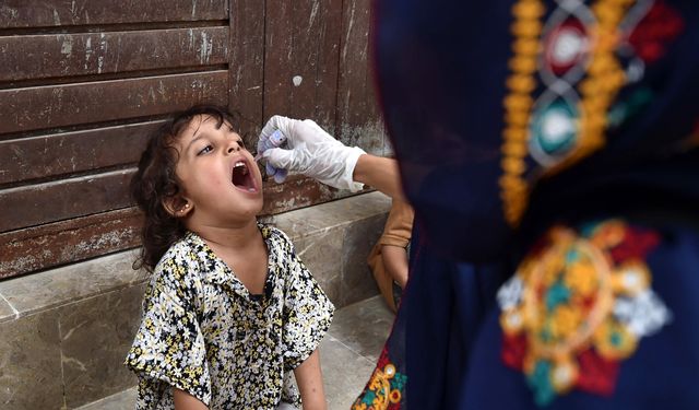 Pakistan ülke genelinde çocuk felci aşı kampanyası başlattı