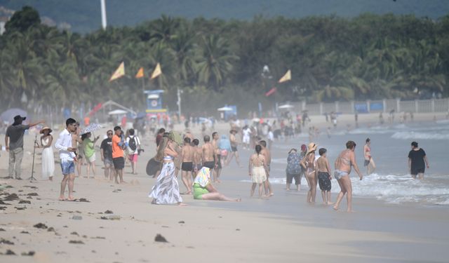 Yagi Tayfunu'nun ardından Çin'in turistik kenti Sanya'da hayat normale döndü