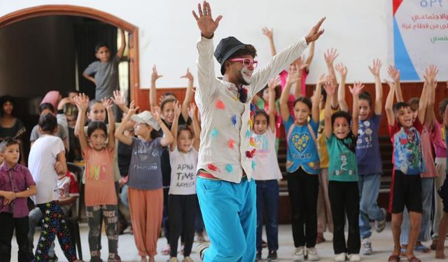 Gazze'de gönüllüler çeşitli etkinliklerle çocukları rahatlatmaya çalıştı