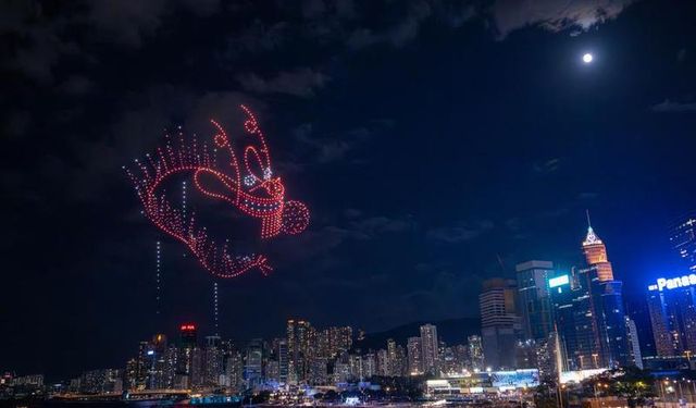 Hong Kong'da Güz Ortası Festivali kapsamında insansız hava araçlarıyla ışık gösterisi düzenlendi