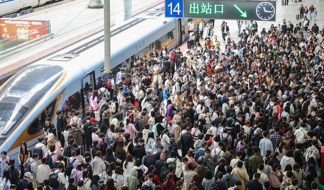 Çin'de Ulusal Gün tatili nedeniyle tren istasyonlarında yoğunluk başladı