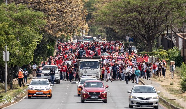 Güney Afrika'da işçiler hayat pahalılığını protesto etti