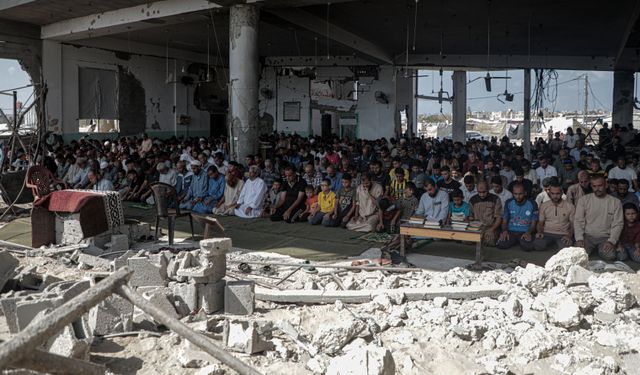 Hamas lideri Yahya Sinvar için Gazze Şeridi'nde gıyabi cenaze namazı kılındı